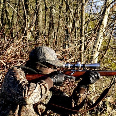 chasseur avec un fusil